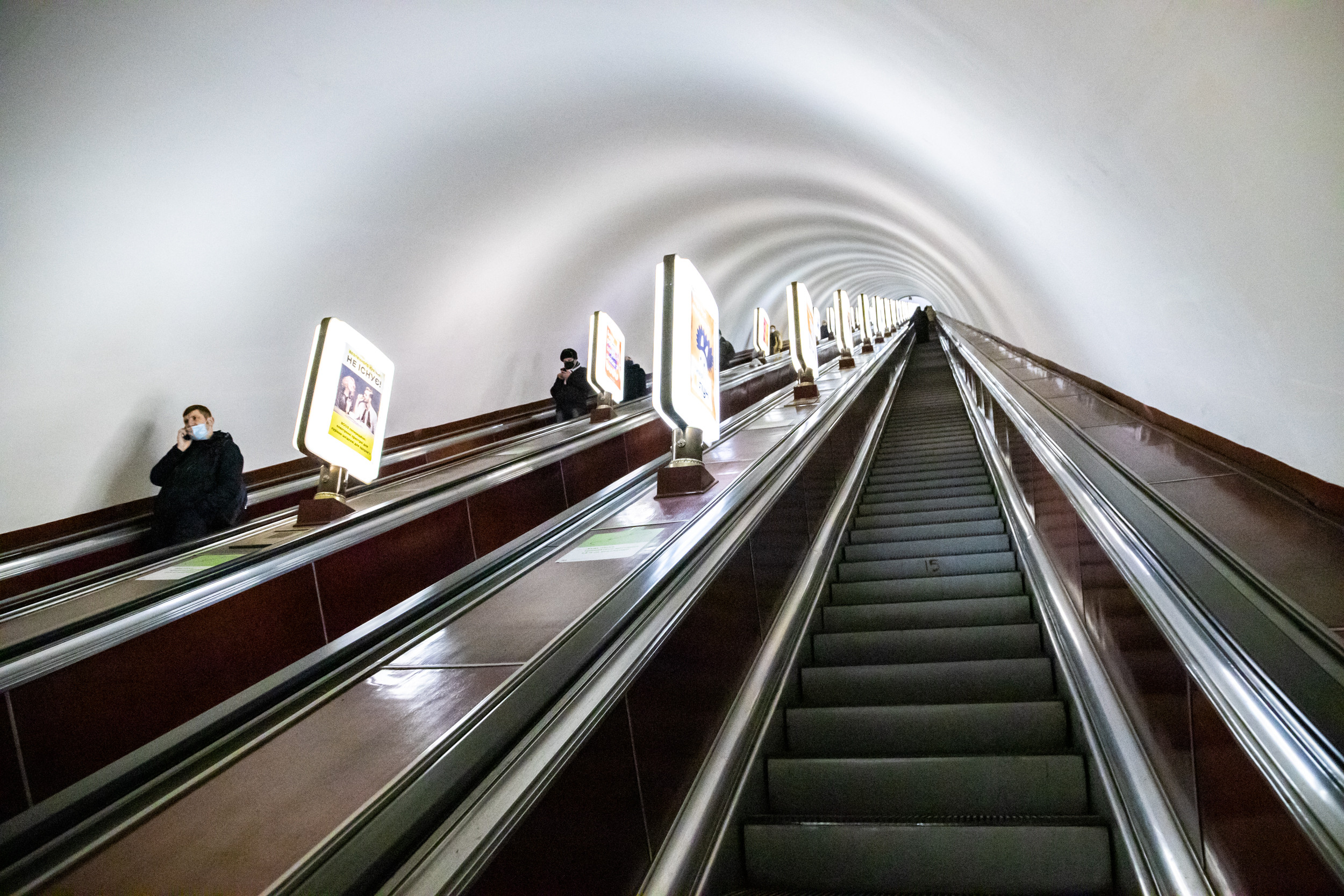 Російські диверсанти намагаються висадитись у Києві, метро перейшло в режим укриття - зображення